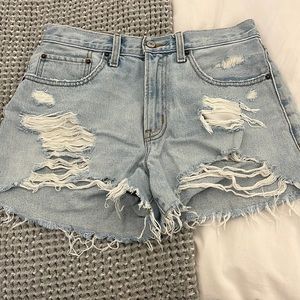 A&F mid ride boyfriend shorts